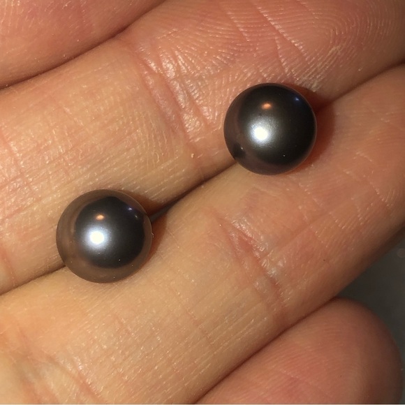 STERLING Purple / Grey Pearl Stud Earrings Approx 6mm - Picture 3 of 5